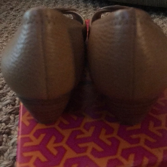 Almost New! Tory Burch Leather Wedges - SZ 7M - Picture 6 of 8